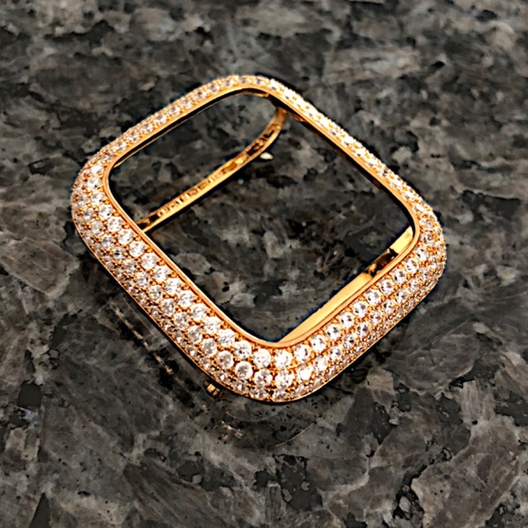 Apple Watch bezel case in Yellow gold with lab diamonds - Picture 2 of 3